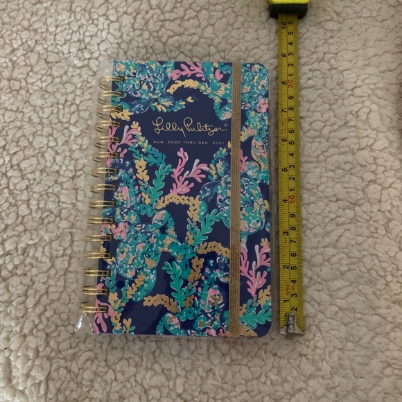 Lilly Pulitzer 2021 Agenda Planner - Picture 2 of 10
